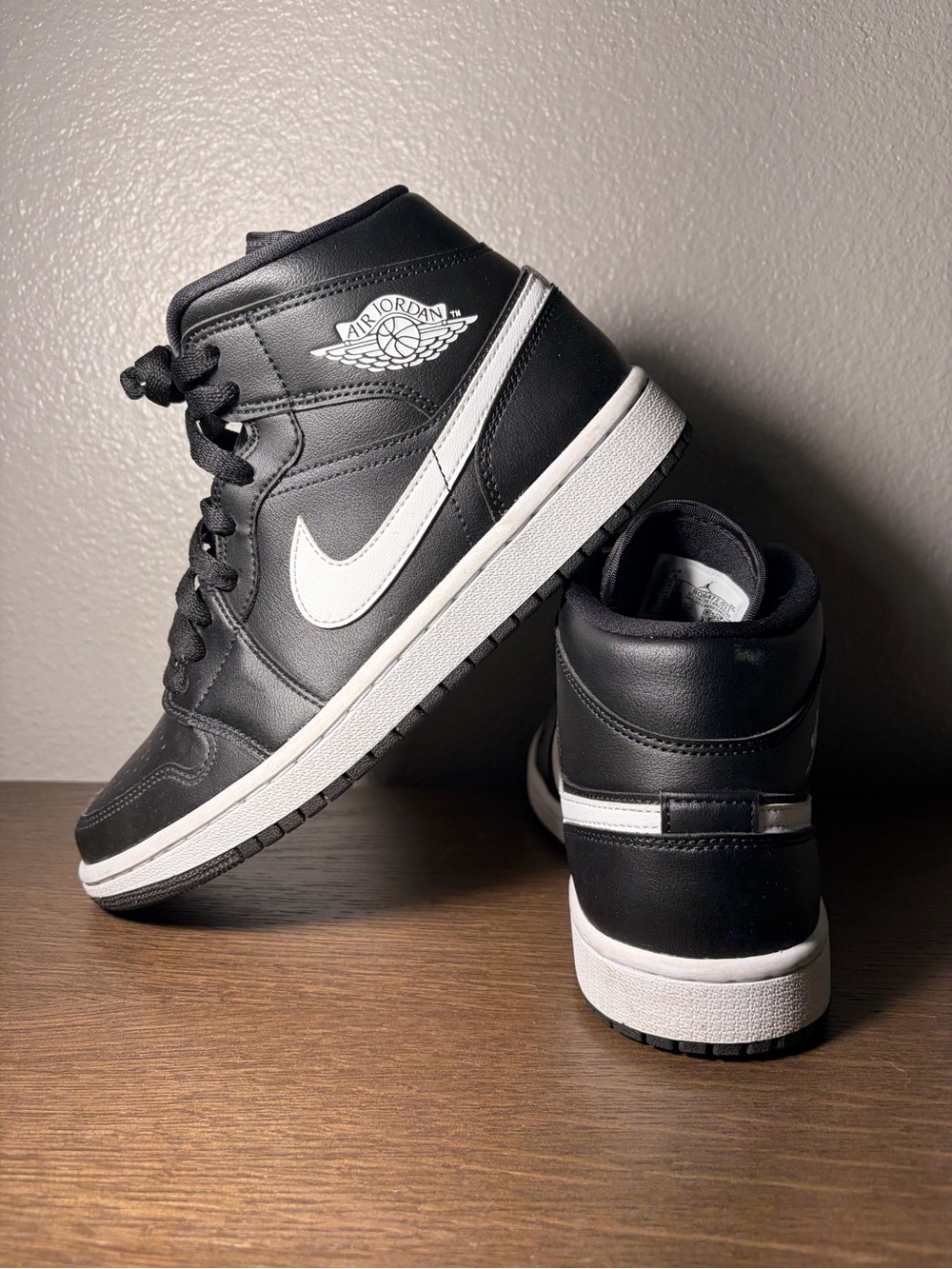 Air Jordan 1 Mid WMNS
